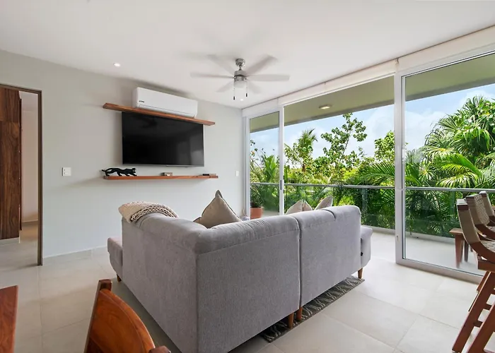 Apartment Oasis Walk To 7 Rooftop Pools With Ocean Views