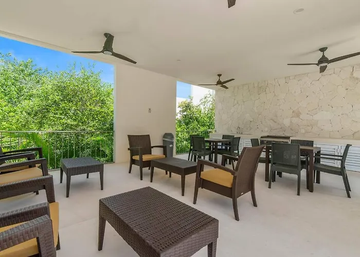 Oasis Walk To 7 Rooftop Pools With Ocean Views Apartment