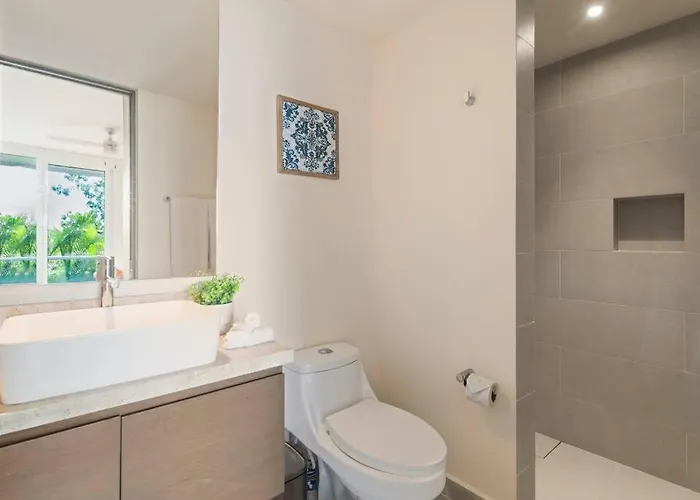 Oasis Walk To 7 Rooftop Pools With Ocean Views Apartment *