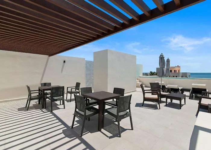 Oasis Walk To 7 Rooftop Pools With Ocean Views Apartment *
