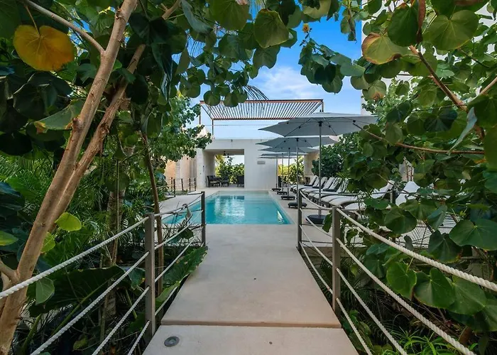 Oasis Walk To 7 Rooftop Pools With Ocean Views Apartment