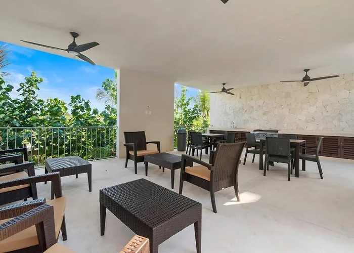Apartment Oasis Walk To 7 Rooftop Pools With Ocean Views